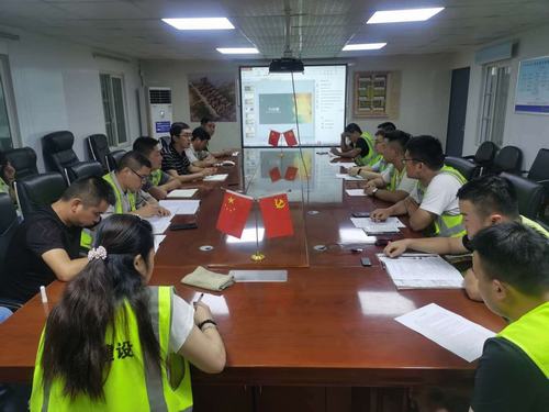 陜煤建設(shè)銅煤公司第十五項(xiàng)目組織召開“有夢(mèng)想，敢拼搏”青年員工主題座談會(huì)