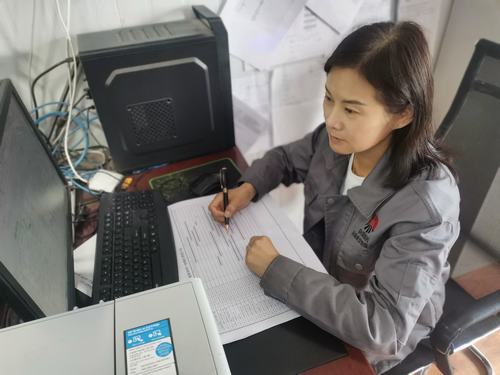 與青春有個(gè)“碰撞”，她們?cè)诠さ鼐`放