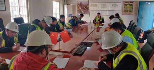 陜煤建設(shè)銅煤公司組織各支部黨員干部學(xué)習(xí)《中國共產(chǎn)黨黨員權(quán)利保障條例》