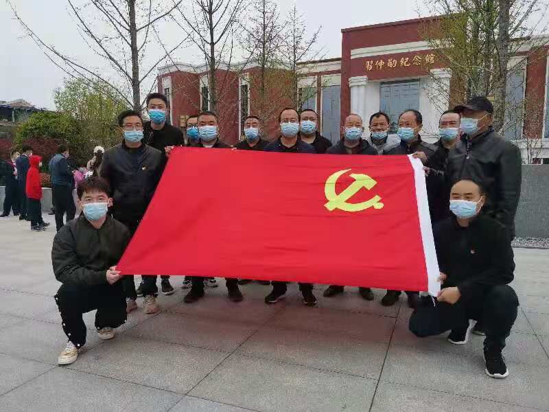 陜煤建設(shè)天工公司土建第十二黨支部開(kāi)展“祭掃烈士陵園，緬懷革命先烈”主題黨日活動(dòng)