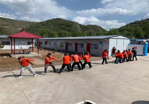 陜煤建設(shè)天工公司安裝一部舉行“慶五一、迎五四”拔河比賽