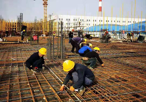 揮灑汗水，亮劍拼搏，以勞動(dòng)為五一添色彩