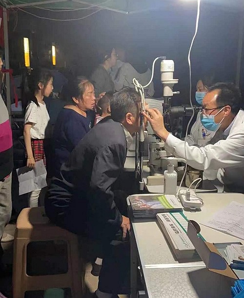 陜煤建設(shè)公司秦和物業(yè)江南世紀(jì)城管理處開展“珍愛眼睛”義診活動(dòng)