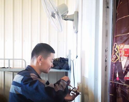 陜煤建設(shè)洗選煤運營公司左權(quán)洗煤廠項目部：處處留心辦實事，小小風(fēng)扇送清風(fēng)