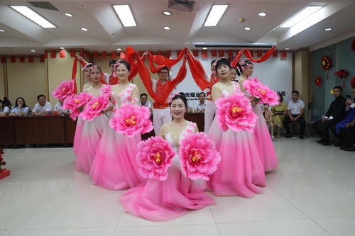 陜煤建設(shè)路橋分公司開展“凝心聚力跟黨走 砥礪奮進譜華章”職工文藝匯演活動