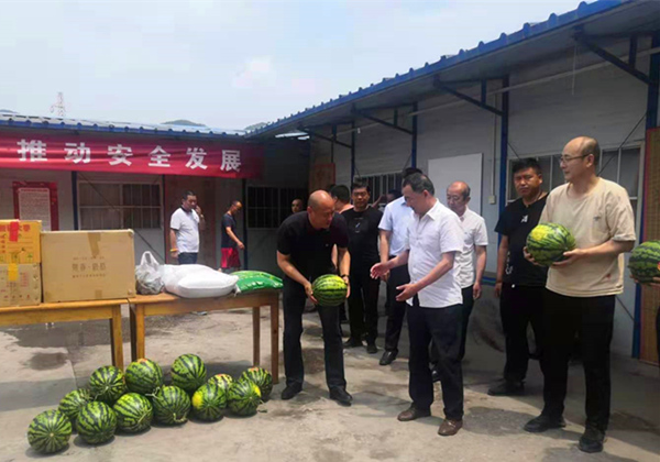 陜煤建設礦建三公司：學史歷行，進基層“送清涼”