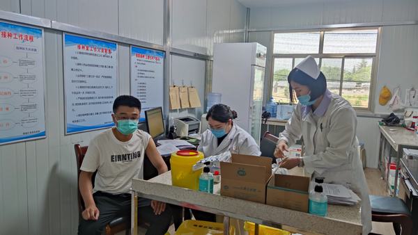 陜煤建設(shè)韓城分公司組織員工接種新冠疫苗構(gòu)筑健康防線