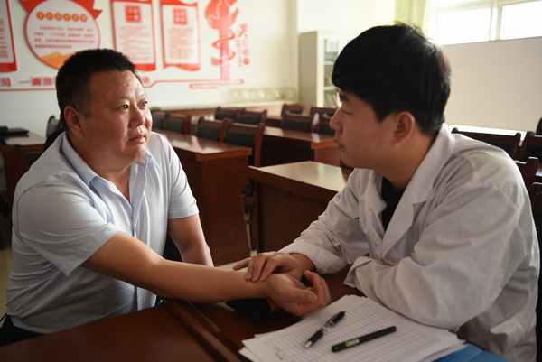 陜煤建設(shè)煤礦運(yùn)營服務(wù)分公司：邀請(qǐng)首都大醫(yī)生走進(jìn)基層一線為職工健康保駕護(hù)航