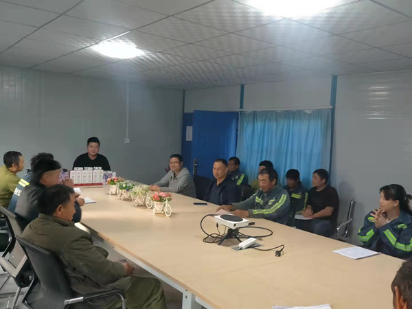 陜煤建設(shè)機(jī)電安裝公司：國(guó)慶節(jié)，我們?cè)诠さ剡^(guò)