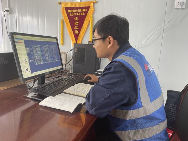 勞動(dòng)競(jìng)賽 看他們亮出“最美一面”