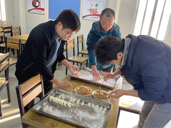 堅守項目現(xiàn)場，別樣溫暖瞬間