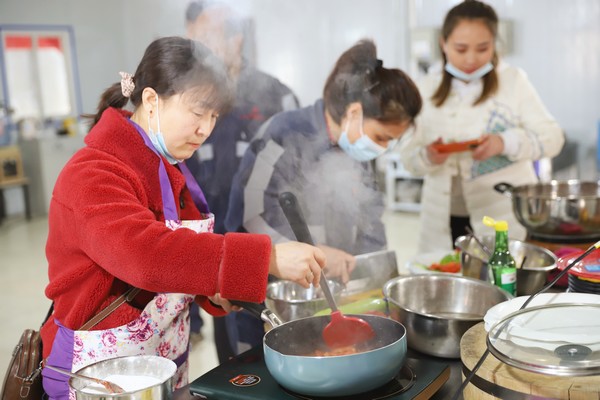 陜煤建設洗選煤運營公司：我為職工添道菜  有滋有味慶“三八”