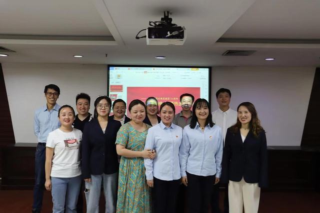 陜煤建設(shè)礦建二公司組織開展“迎五一 勞動(dòng)贊歌”主題朗誦活動(dòng)