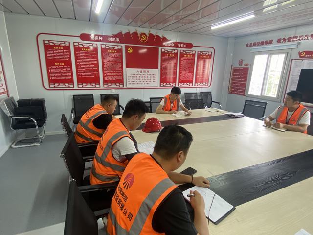 陜煤建設(shè)銅煤公司第二十三項(xiàng)目部開展“讓黨史引領(lǐng)青春在奮斗中閃光”主題黨日活動