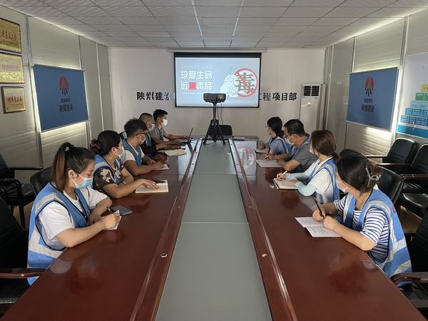 陜煤建設(shè)韓城分公司土建十一項目部禁毒宣傳入工地安全生產(chǎn)筑平安