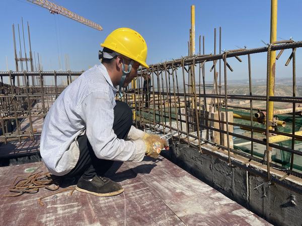 陜煤建設(shè)韓城分公司：不服“暑”！他們和太陽肩并肩