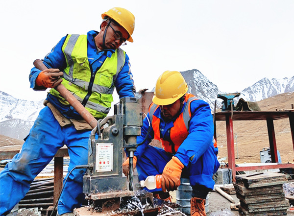 陜煤建設礦建三公司：確認過腳步，你們就是雪域高原上的“掘進鐵軍”