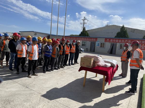 陜煤建設(shè)西北分公司：張掖潤(rùn)泉瑞苑項(xiàng)目3#、5#、8#住宅樓喜封頂