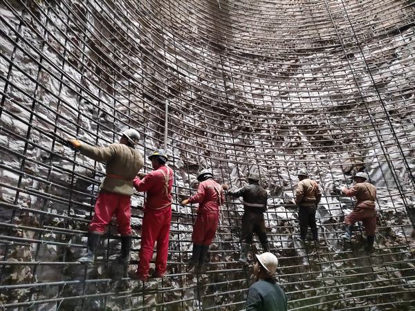 陜煤建設(shè)礦建二公司圓滿完成胡家河二號進(jìn)風(fēng)立井凍結(jié)段外壁掘砌施工任務(wù)