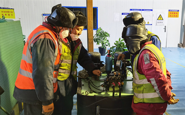 陜煤建設(shè)礦建三公司：緊急搶修！機(jī)電“土專家”上線！