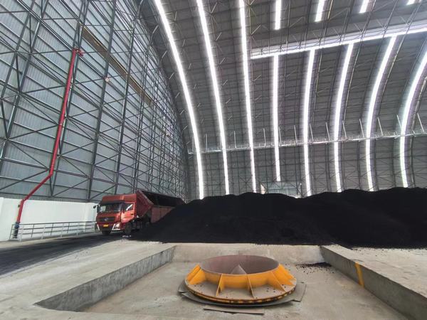 陜煤建設(shè)韓城分公司土建十六項(xiàng)目部承建的榆陽(yáng)煤炭物流園區(qū)儲(chǔ)煤棚順利交接