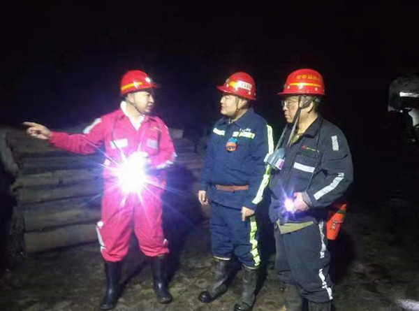 小保當(dāng)?shù)V業(yè)公司領(lǐng)導(dǎo)蒞臨陜煤建設(shè)機電安裝公司項目部檢查慰問