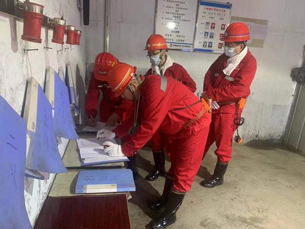 陜煤建設(shè)礦建二公司發(fā)揚“龍”“抬”“頭”式好作風(fēng)