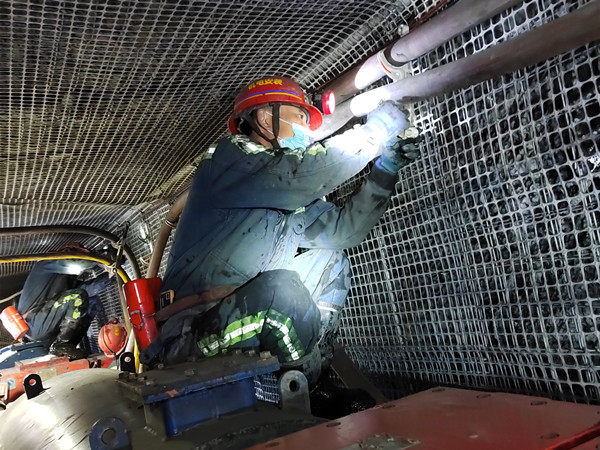 為堅守崗位的機(jī)電安裝人點(diǎn)贊！