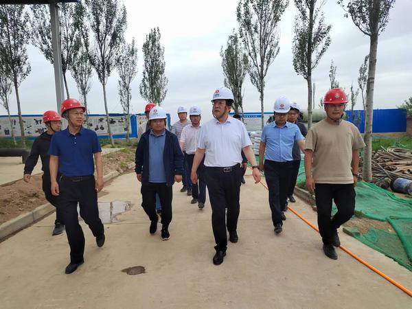 陜西彬長(zhǎng)集團(tuán)有限公司董事長(zhǎng)、黨委書(shū)記白永明一行蒞臨陜煤建設(shè)路橋分公司彬長(zhǎng)項(xiàng)目部檢查