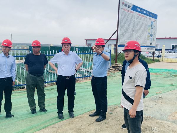 彬長(zhǎng)集團(tuán)黨委書(shū)記、董事長(zhǎng)白永明蒞臨陜煤建設(shè)天工公司施工文家坡礦李家溝風(fēng)井檢查指導(dǎo)工作