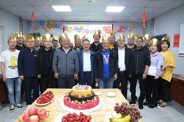 這場(chǎng)集體生日會(huì),氛圍感滿滿！