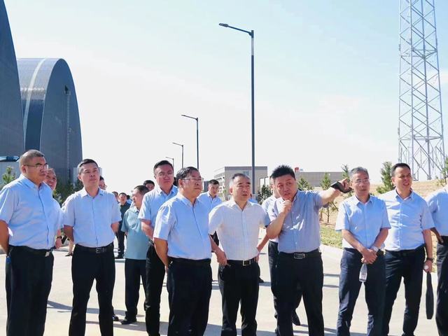 運(yùn)銷集團(tuán)董事長(zhǎng)楊科生深入榆陽煤炭物流園區(qū)項(xiàng)目工程檢查指導(dǎo)工作