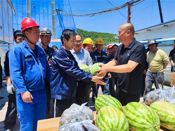 盛夏送清涼，致敬高溫下堅守的陜煤建設(shè)者