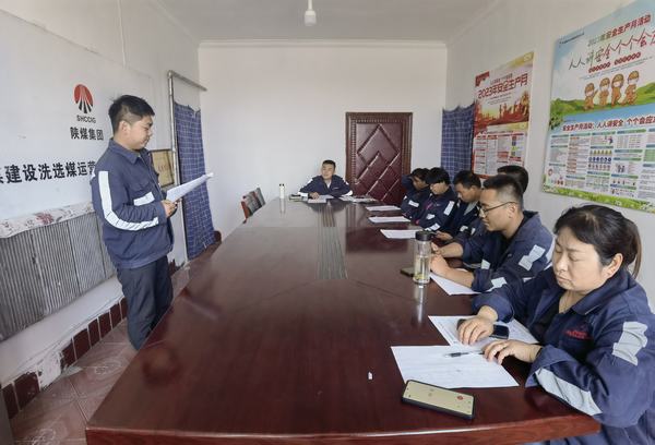 陜煤建設洗選煤運營公司第七項目部：拒三違遵章保安全，寄思念家書報平安