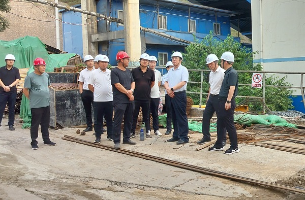 彬長集團(tuán)黨委書記、董事長白永明一行深入陜煤建設(shè)渭南分公司第三項目部檢查指導(dǎo)