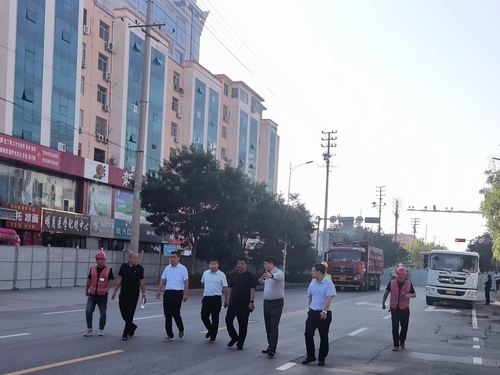 榆林市住建局黨組書記、局長紀磊一行蒞臨上郡北路道路綜合整治提升工程檢查指導(dǎo)工作