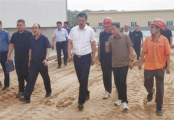 綏德縣縣委副書記、縣長王誠一行蒞臨陜煤建設(shè)路橋分公司綏德縣第二凈水廠工程調(diào)研