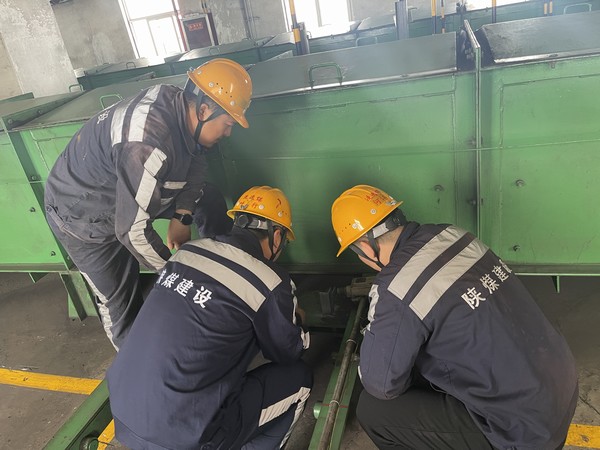 陜煤建設(shè)洗選煤運(yùn)營(yíng)公司神渭首端運(yùn)營(yíng)項(xiàng)目部： 精益求精抓細(xì)節(jié)，心明眼亮保生產(chǎn)