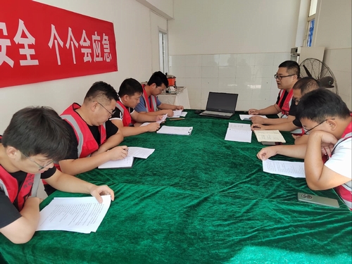 陜煤建設(shè)榆林公司第二項(xiàng)目部：發(fā)揮“師帶徒”新作用 引領(lǐng)“傳幫帶”共成長(zhǎng)