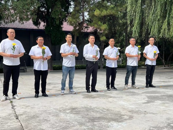 陜煤建設(shè)銅煤公司延安項(xiàng)目部黨支部 開展“緬懷革命先烈，傳承紅色基因”主題黨日活動(dòng)