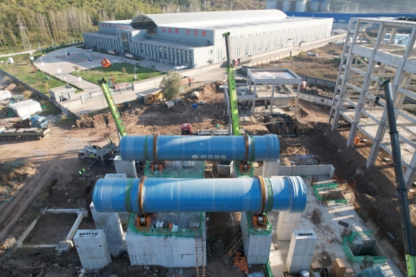 陜煤建設(shè)機電安裝公司煤矸石制陶粒項目回轉(zhuǎn)窯吊裝安全完成