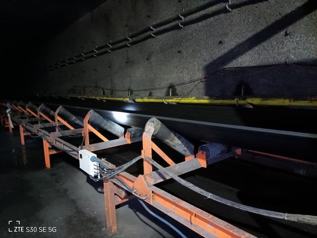 陜煤建設(shè)韓城分公司張家峁項(xiàng)目部圓滿完成4215膠運(yùn)順槽帶式輸送機(jī)安裝工程