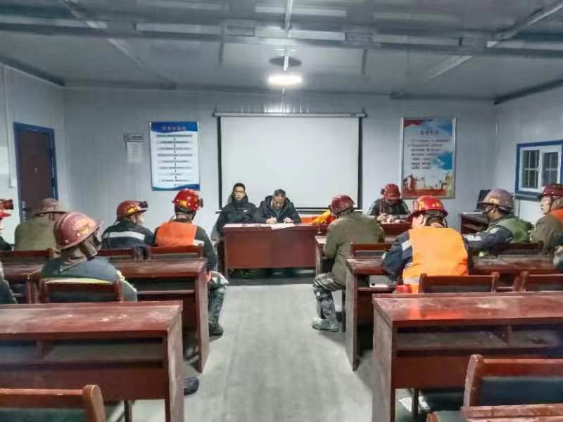 陜煤建設(shè)煤礦運(yùn)營服務(wù)分公司：堅(jiān)守崗位一線  履行職責(zé)擔(dān)當(dāng)