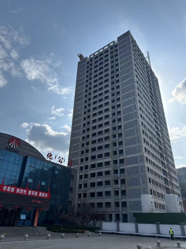 陜煤建設(shè)咸陽分公司承建的建新煤化6號(hào)宿舍樓主體結(jié)構(gòu)順利通過驗(yàn)收