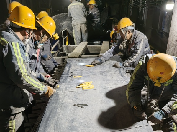 陜煤建設(shè)機(jī)電安裝公司：凝心聚力忙檢修，爭(zhēng)分奪秒不停歇