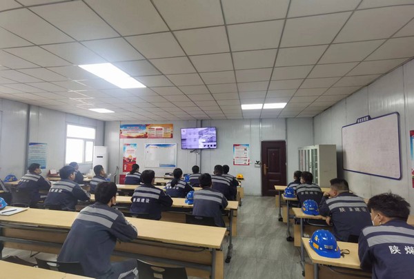 陜煤建設(shè)洗選煤運(yùn)營公司紅柳林洗煤廠項(xiàng)目部： 吹響“交通”號角 呼吁安全駕行