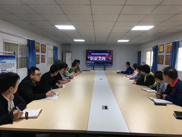 陜煤建設(shè)韓城分公司土建二項(xiàng)目部深入學(xué)習(xí)職業(yè)病防治法，共筑職業(yè)健康防護(hù)屏障