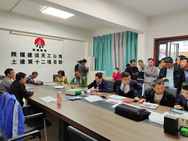 陜煤建設(shè)天工公司：落實(shí)實(shí)名制工資“芯”卡，讓農(nóng)民工心里更放“薪”