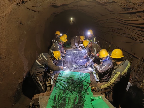 陜煤建設機電安裝公司：鉚足干勁搶進度，細致慎微保安全