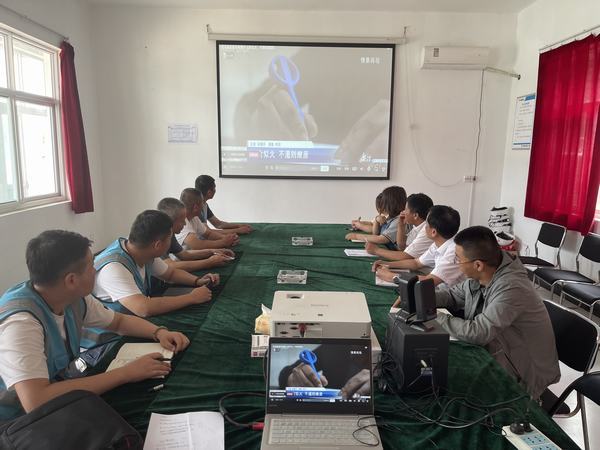 陜煤建設(shè)澄合分公司第十五項(xiàng)目部黨支部開(kāi)展“弘揚(yáng)廉潔文化 凝聚風(fēng)清正氣”活動(dòng)